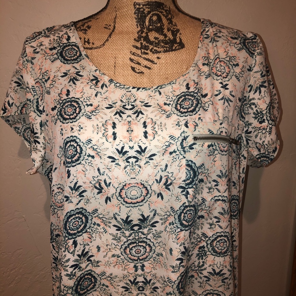 Maurices White Floral Print Short Sleeve Blouse